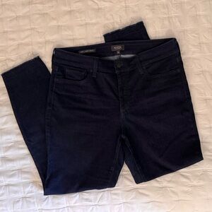 Used, in great condition. NYDJ AMI skinny ankle jeans with frayed hem.